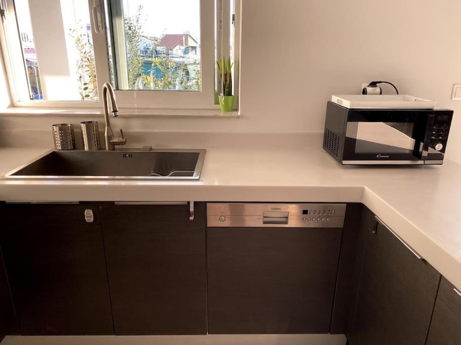 Spacious And Sunkissed 3Br & 2 Bathrooms Apartment Афіни Екстер'єр фото